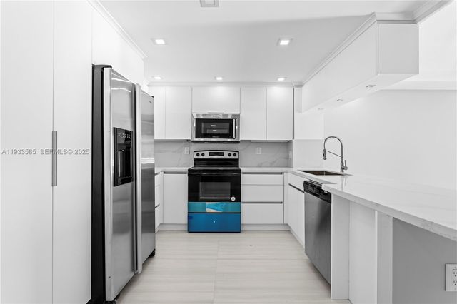 5555 Collins Ave 14N, Miami Beach, FL 33140