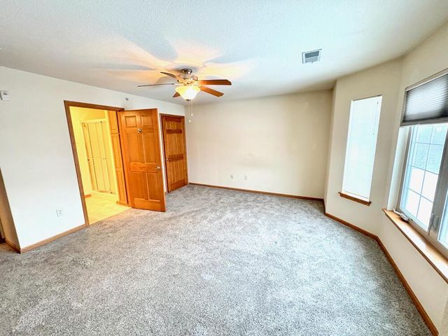 4864 S Forest Ridge DRIVE, New Berlin, WI 53151