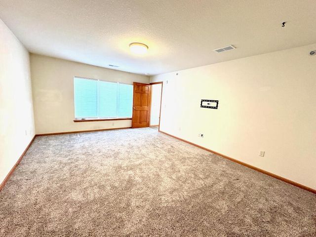 4864 S Forest Ridge DRIVE, New Berlin, WI 53151