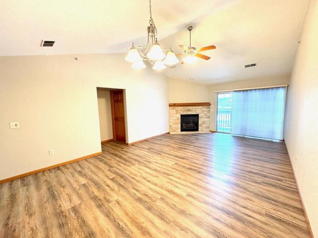 4864 S Forest Ridge DRIVE, New Berlin, WI 53151