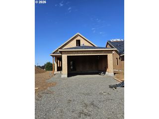 880 Chestnut Way, Silverton, OR 97381