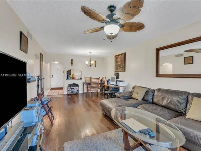 469 N Pine Island Road B305, Plantation, FL 33324