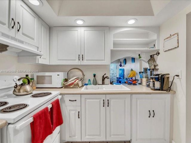 469 N Pine Island Road B305, Plantation, FL 33324