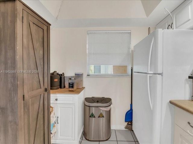 469 N Pine Island Road B305, Plantation, FL 33324