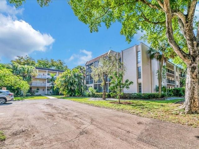 469 N Pine Island Road B305, Plantation, FL 33324