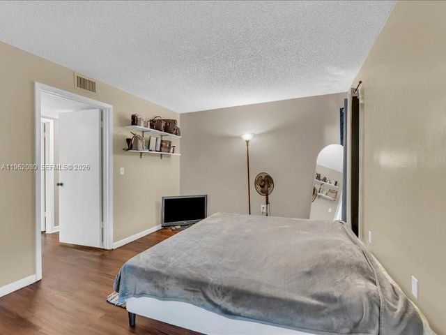 469 N Pine Island Road B305, Plantation, FL 33324