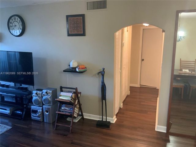 469 N Pine Island Road B305, Plantation, FL 33324
