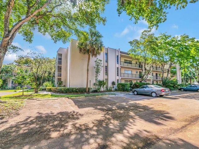469 N Pine Island Road B305, Plantation, FL 33324