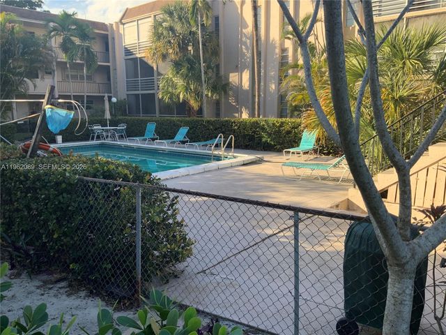 469 N Pine Island Road B305, Plantation, FL 33324