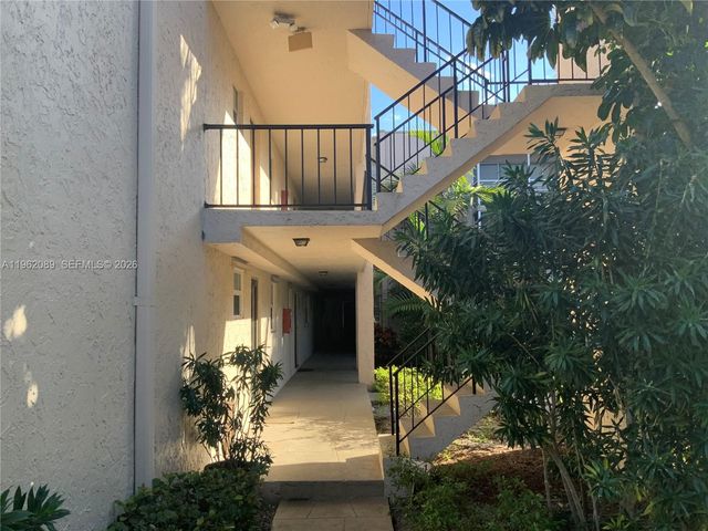 469 N Pine Island Road B305, Plantation, FL 33324