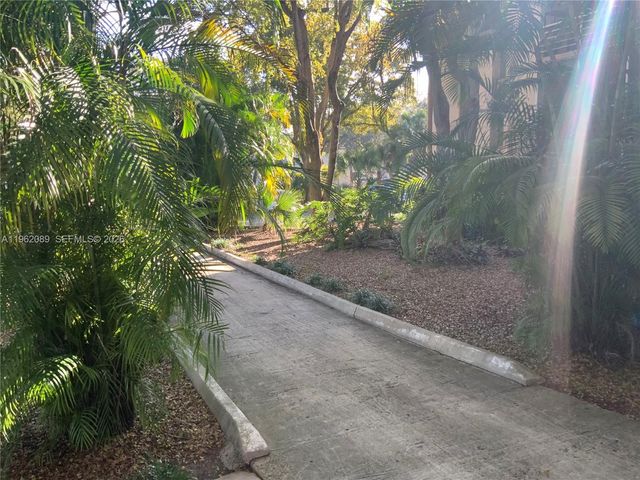 469 N Pine Island Road B305, Plantation, FL 33324
