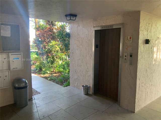469 N Pine Island Road B305, Plantation, FL 33324