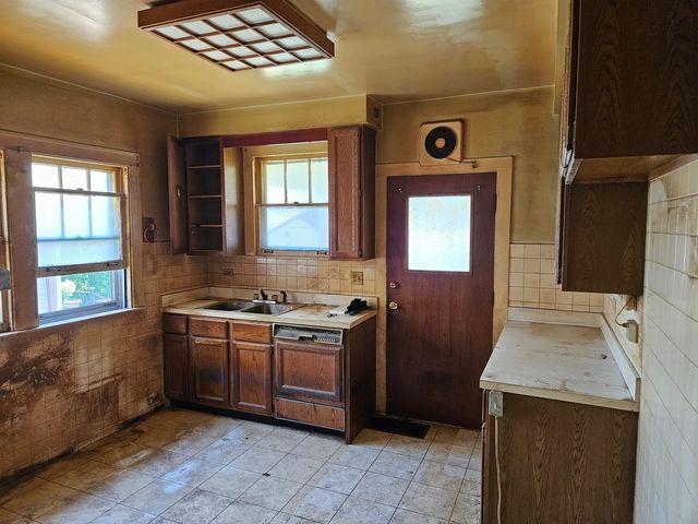7205 W Ibsen Street, Chicago, IL 60631