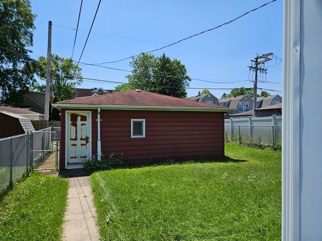 7205 W Ibsen Street, Chicago, IL 60631