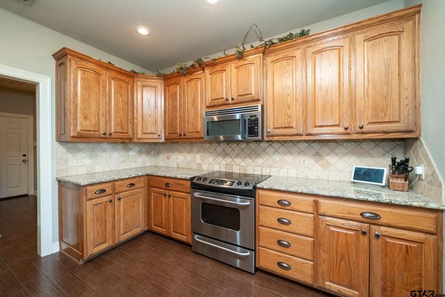 104 Glen Rose Trail, White Oak, TX 75693