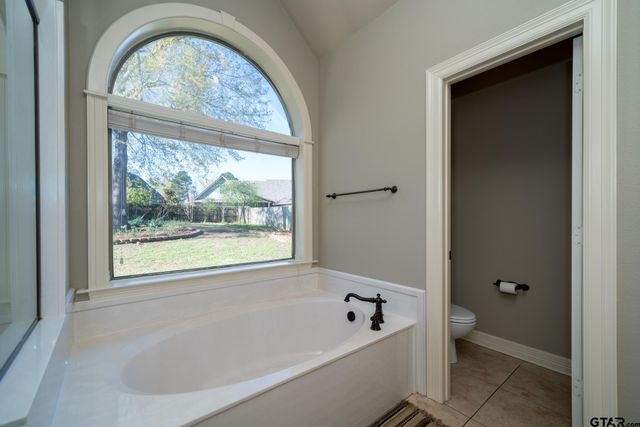 104 Glen Rose Trail, White Oak, TX 75693