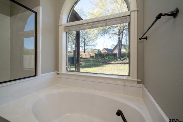 104 Glen Rose Trail, White Oak, TX 75693