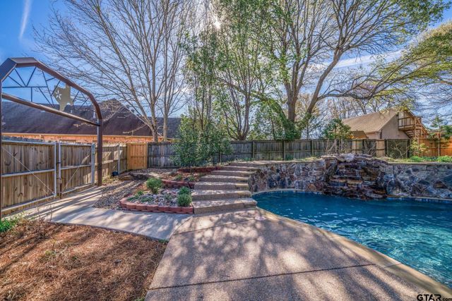 104 Glen Rose Trail, White Oak, TX 75693