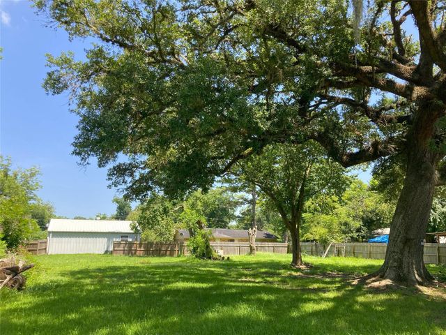 125 Shady Lane, West Columbia, TX 77486