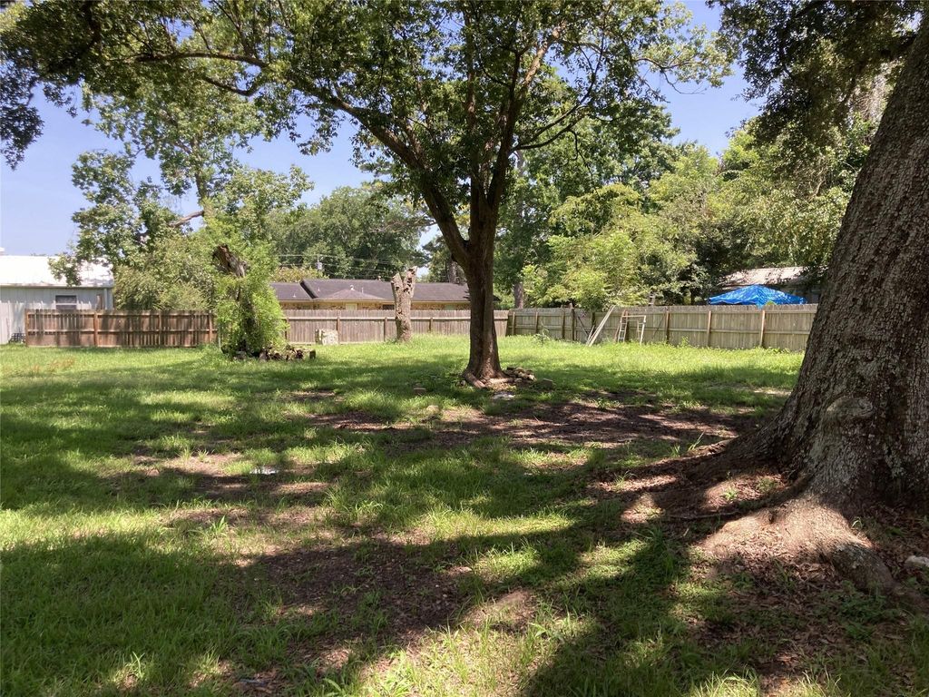 125 Shady Lane, West Columbia, TX 77486
