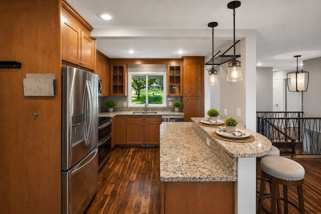 15869 Randall Lane, Minnetonka, MN 55345