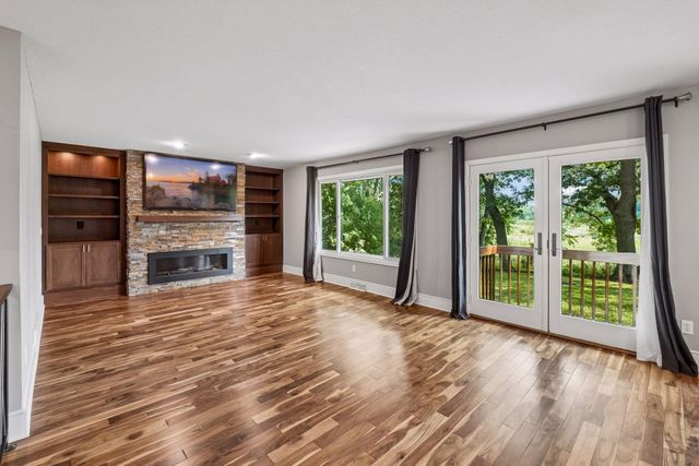 15869 Randall Lane, Minnetonka, MN 55345