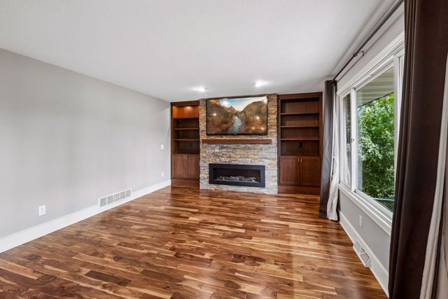 15869 Randall Lane, Minnetonka, MN 55345
