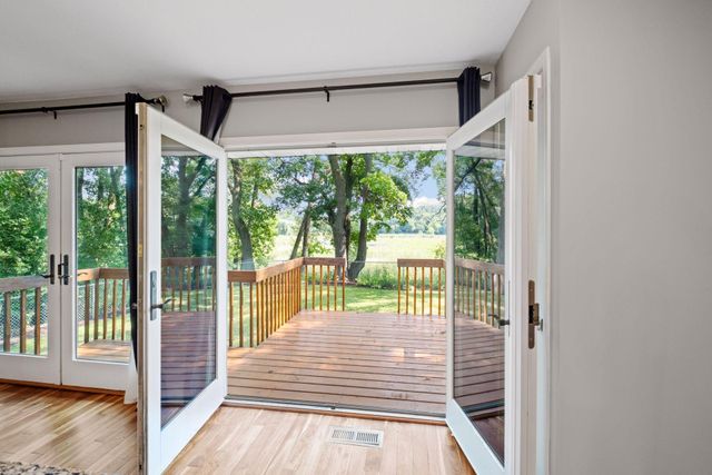 15869 Randall Lane, Minnetonka, MN 55345