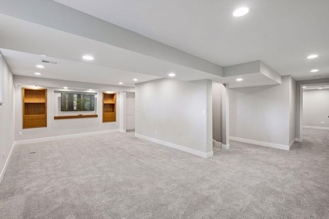 15869 Randall Lane, Minnetonka, MN 55345