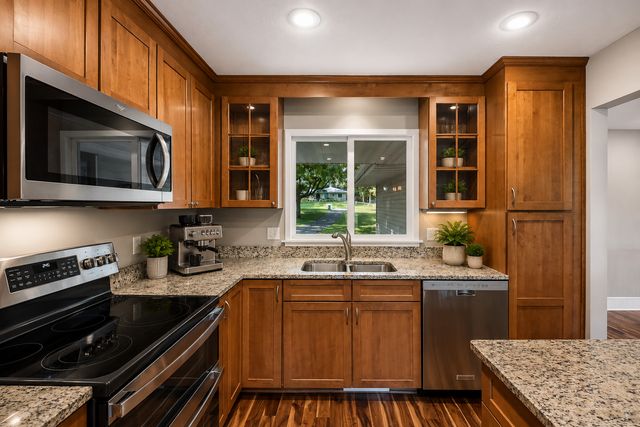 15869 Randall Lane, Minnetonka, MN 55345