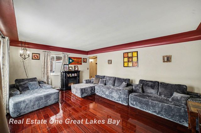 2437 Barnard Street, Saginaw, MI 48602