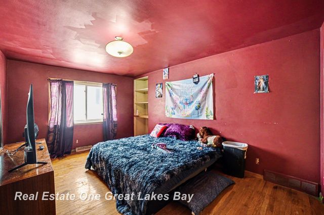 2437 Barnard Street, Saginaw, MI 48602