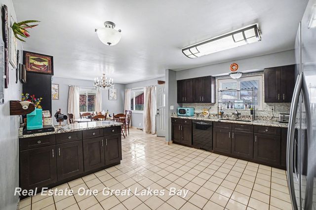 2437 Barnard Street, Saginaw, MI 48602