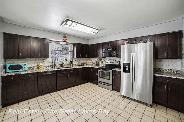 2437 Barnard Street, Saginaw, MI 48602