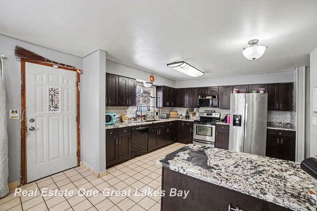 2437 Barnard Street, Saginaw, MI 48602