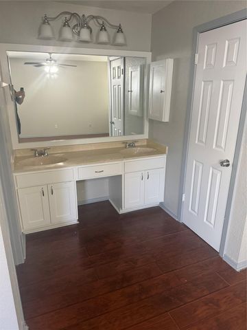 7604 Bender DR, Austin, TX 78749