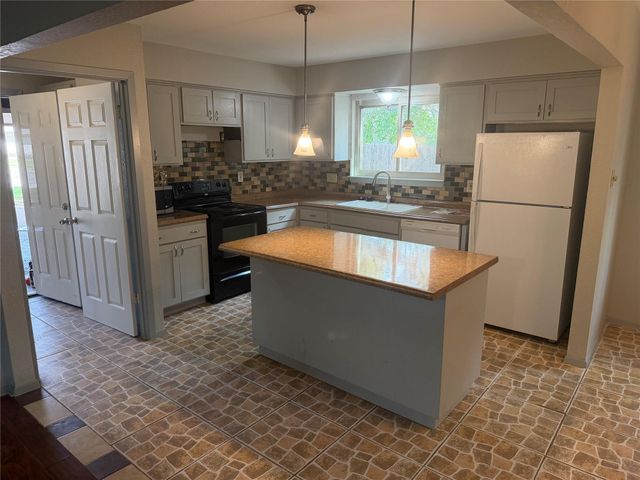 7604 Bender DR, Austin, TX 78749