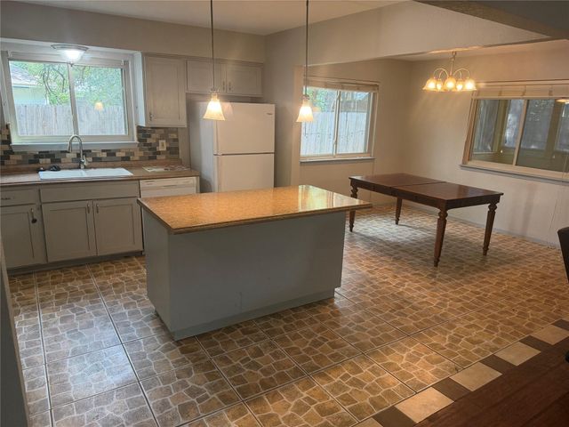 7604 Bender DR, Austin, TX 78749