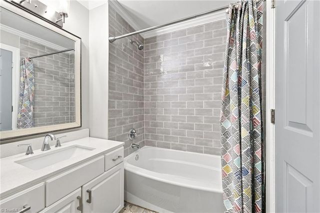 6808 Fox Horn Circle, Pfafftown, NC 27040