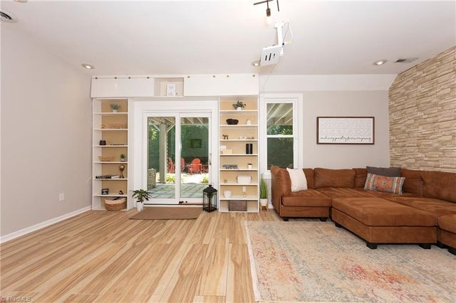 6808 Fox Horn Circle, Pfafftown, NC 27040