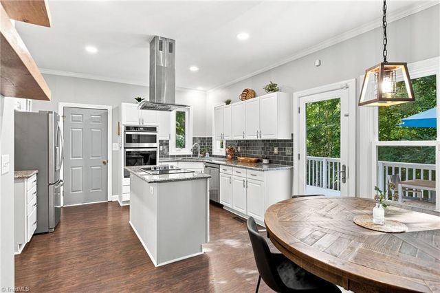 6808 Fox Horn Circle, Pfafftown, NC 27040