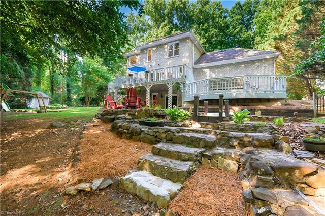 6808 Fox Horn Circle, Pfafftown, NC 27040