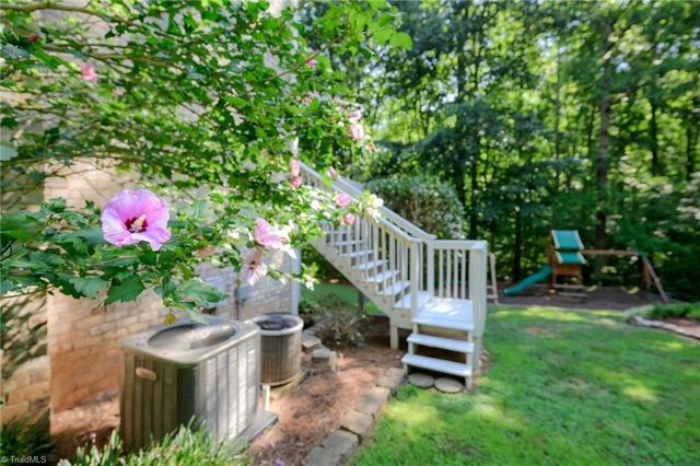 6808 Fox Horn Circle, Pfafftown, NC 27040