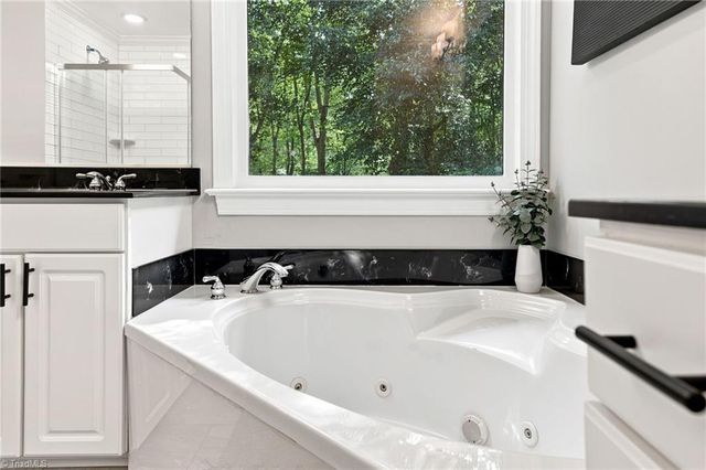 6808 Fox Horn Circle, Pfafftown, NC 27040