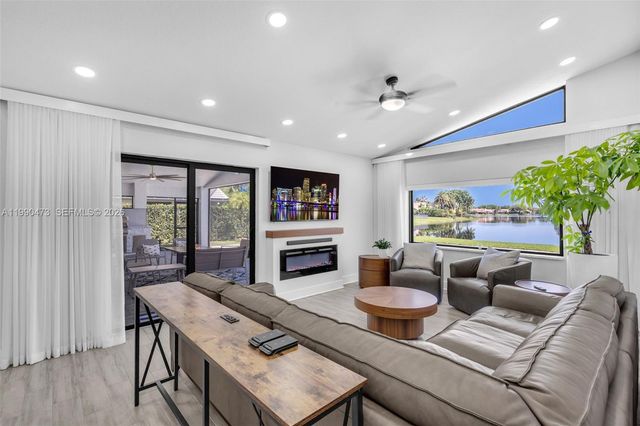 2920 Old Orchard Rd, Davie, FL 33328