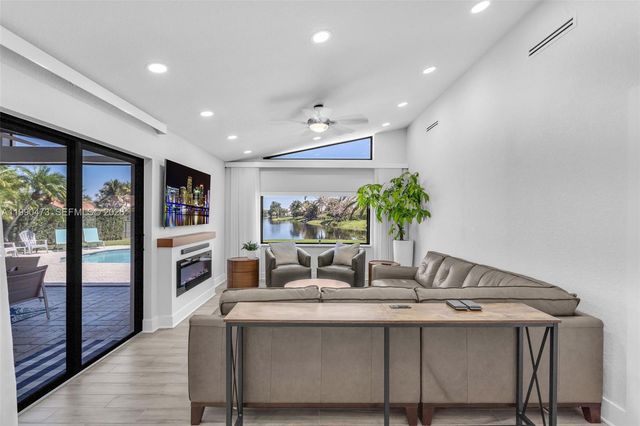 2920 Old Orchard Rd, Davie, FL 33328