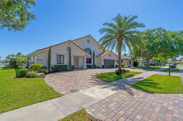 2920 Old Orchard Rd, Davie, FL 33328