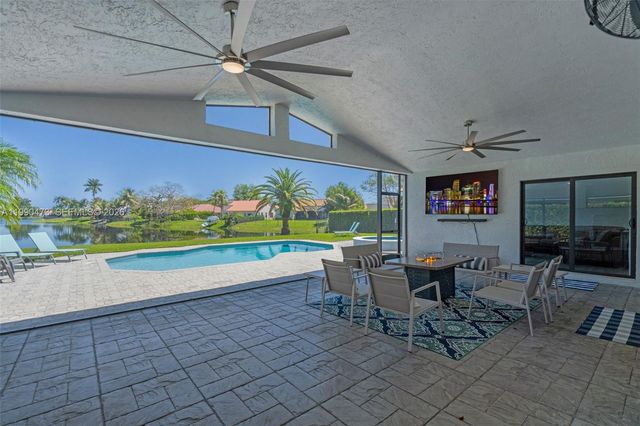 2920 Old Orchard Rd, Davie, FL 33328