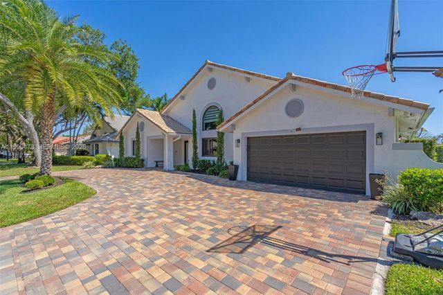 2920 Old Orchard Rd, Davie, FL 33328