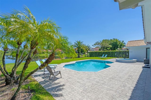 2920 Old Orchard Rd, Davie, FL 33328